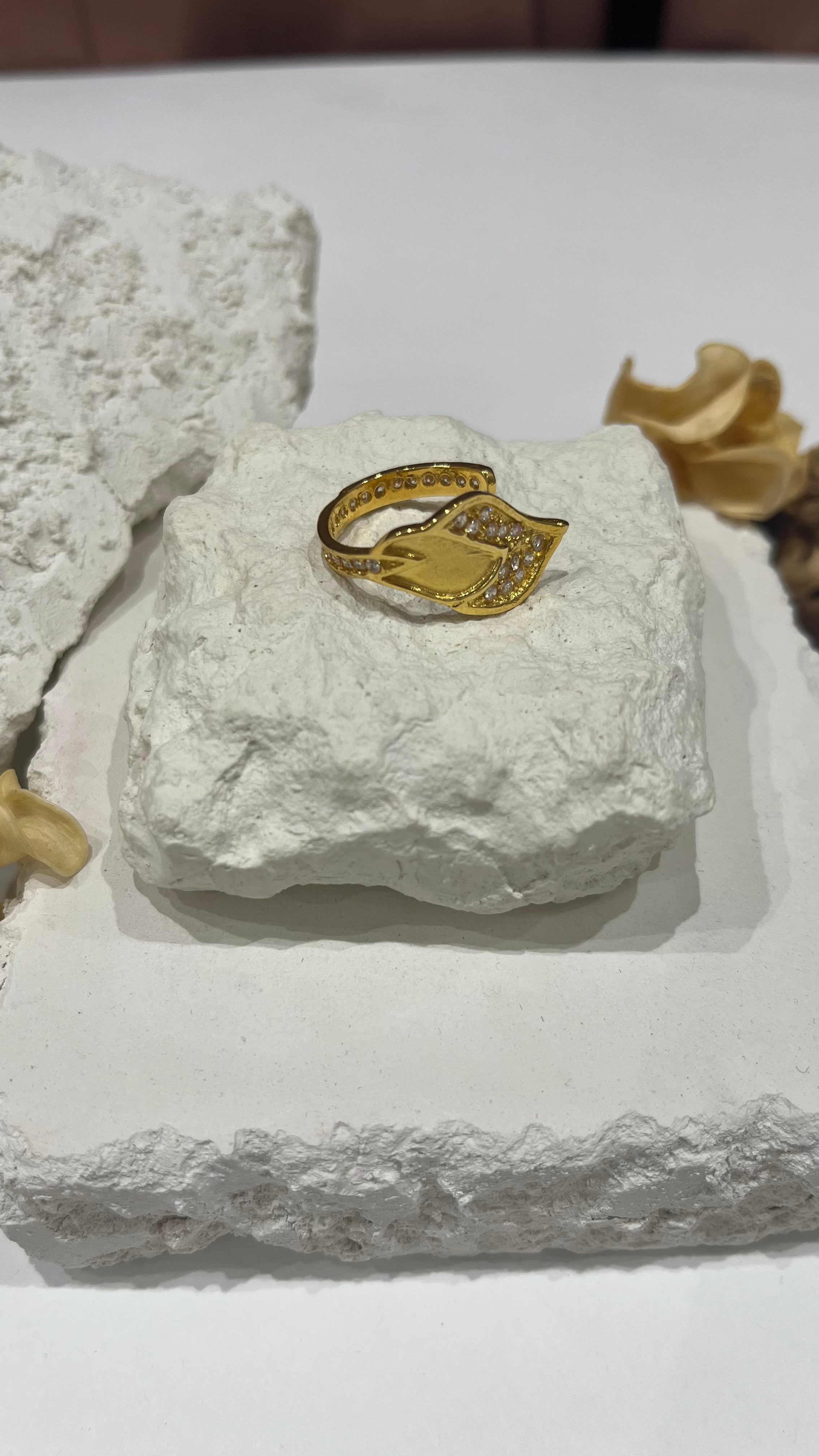 Sunehri Patta Ring