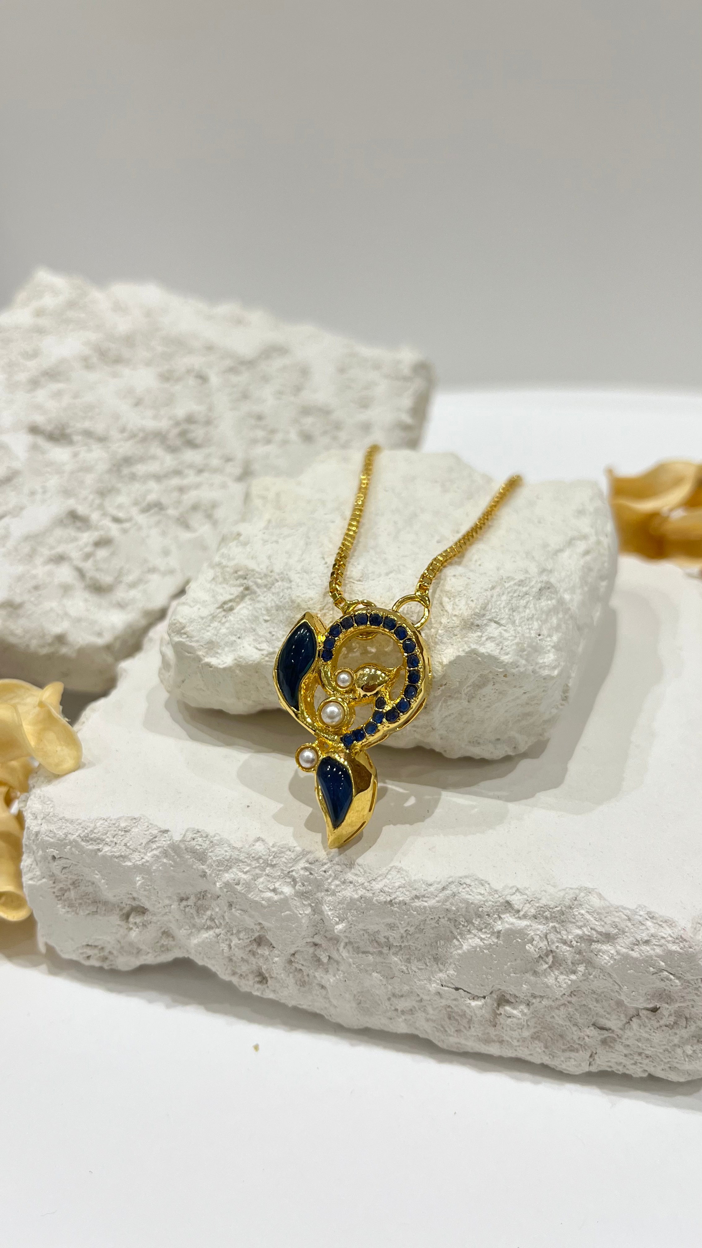 Neelum Noor Pendant