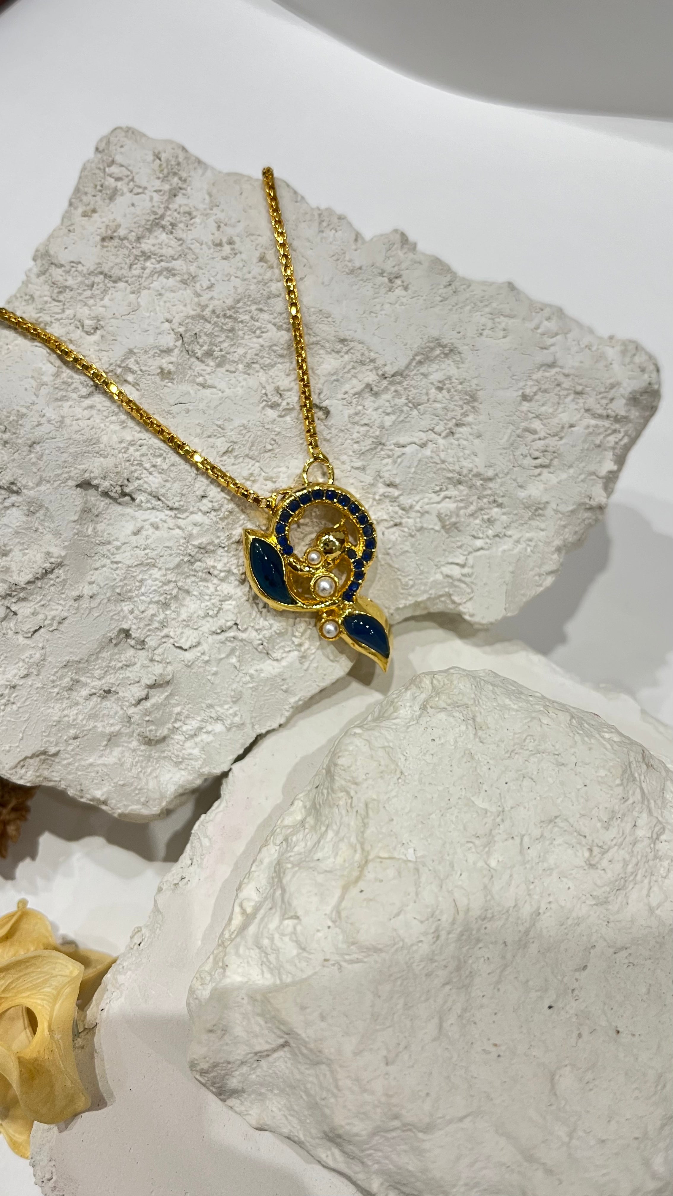Neelum Noor Pendant
