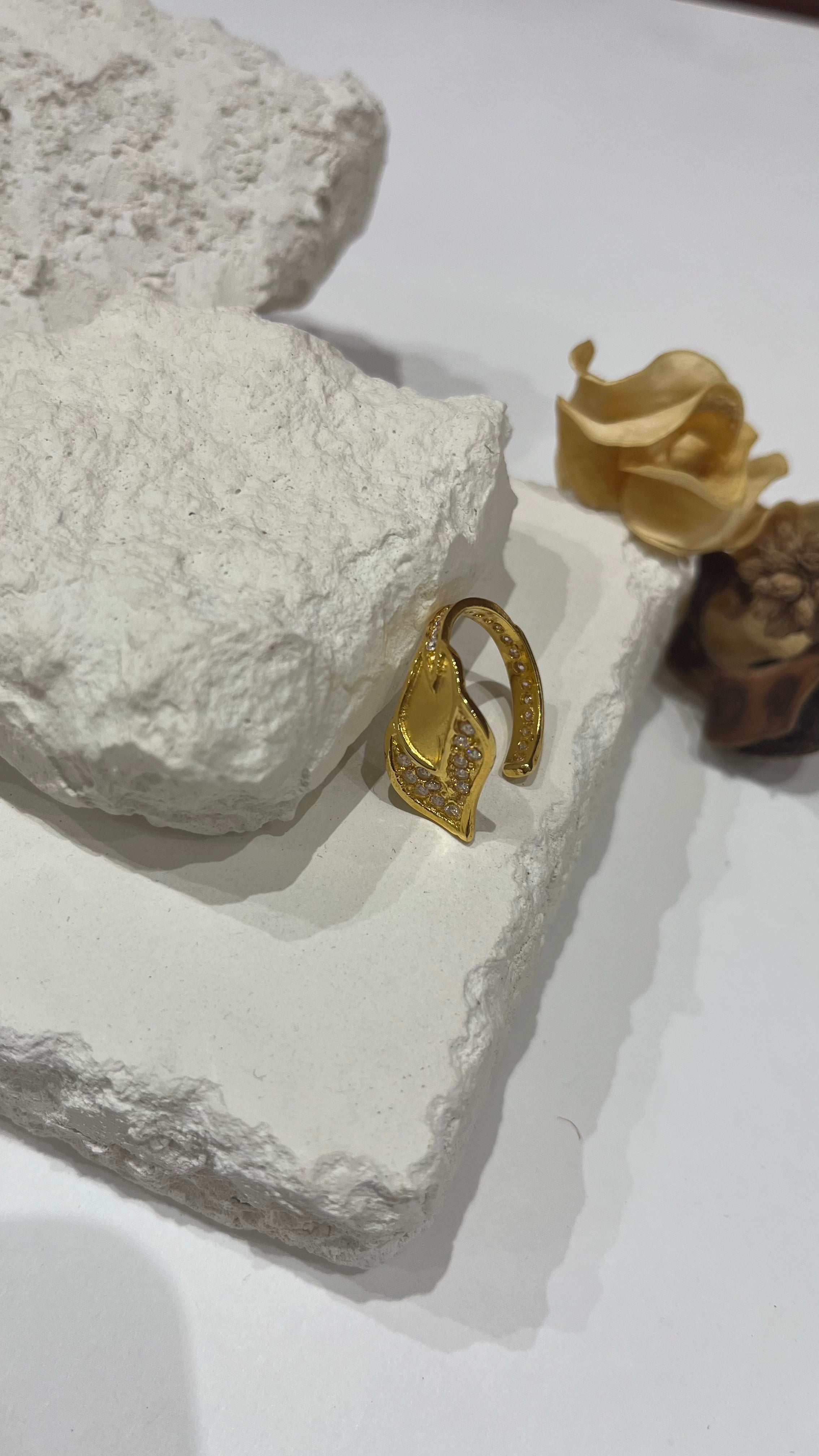 Sunehri Patta Ring